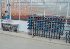 Nog een keer het ingewikkeld ogende systeem aan waterleidingen, dat men om de zoveel meter in de corridor kan zien.